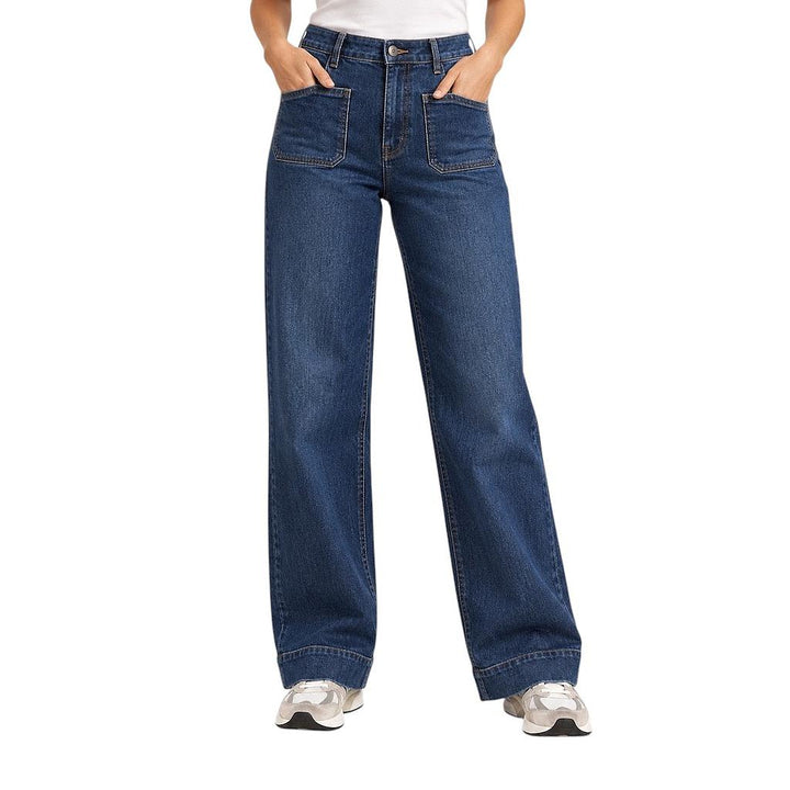 FRAME jean femme denim bleu — vue de face sur mannequin